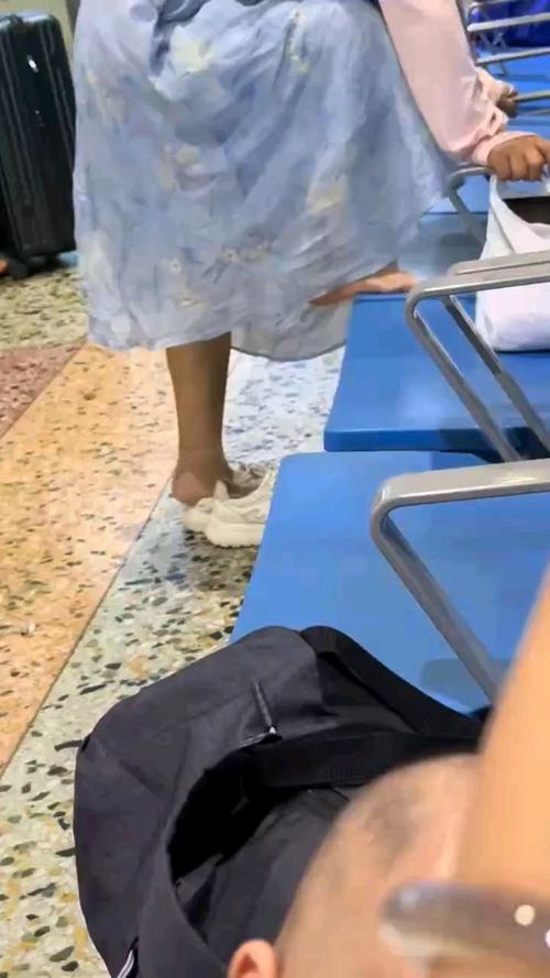 12306回应女子投诉同车乘客脚臭