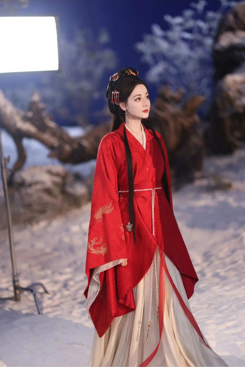 迪丽热巴嫦娥造型像神女下凡