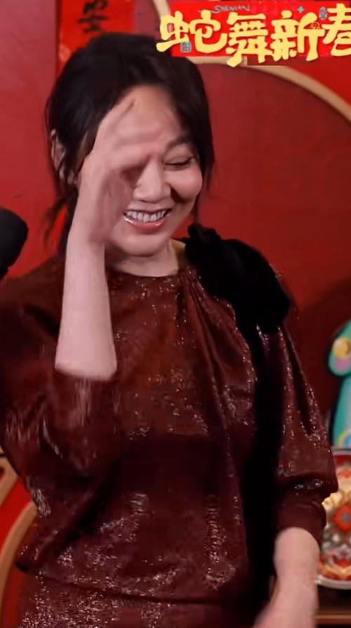 闫妮央视秋晚没有微醺