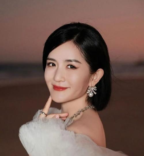 谢娜首次主持央视秋晚