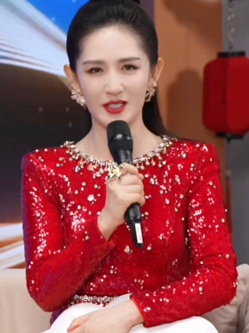 谢娜首次主持央视秋晚