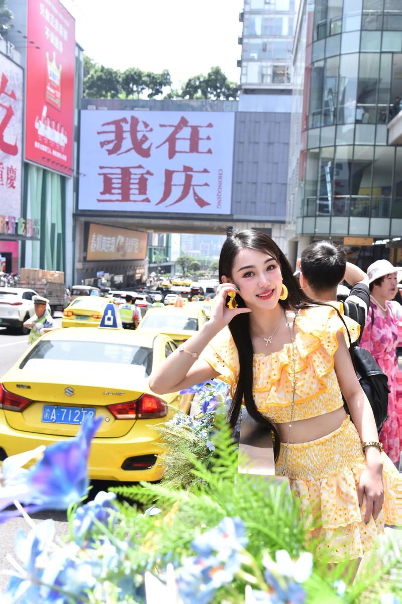 重庆女子乘“黄色法拉利”去内蒙古