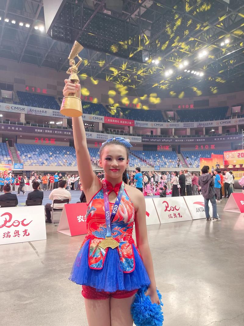 成都四年级女生斩获两项国际冠军