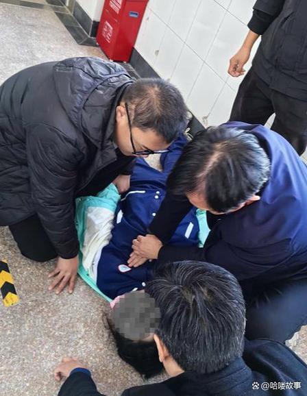 女子坐16小时火车出游突发心脏骤停