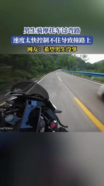 台湾男子骑摩托车从高架桥上坠落