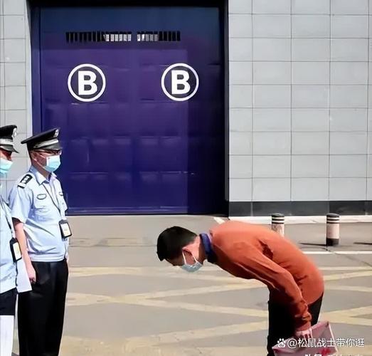 以方将囚犯转送至监狱等待释放