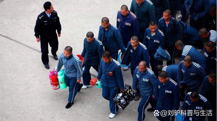 以方将囚犯转送至监狱等待释放