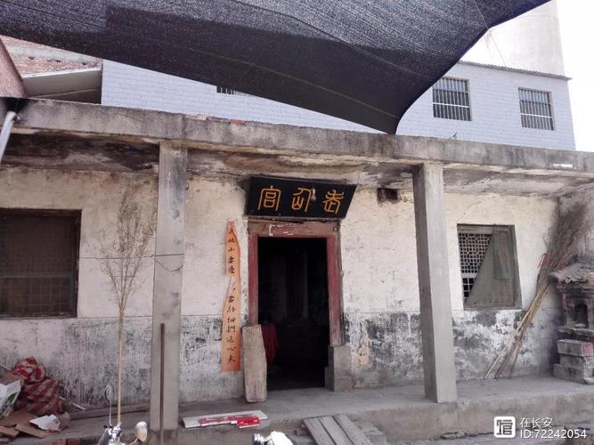 西安补水喷雾式下雨 高校秒变仙宫