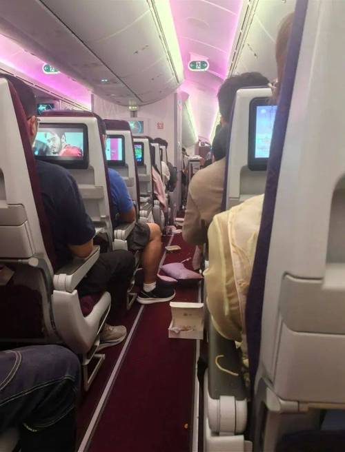 吉祥航空安全员被指侵占乘客手机