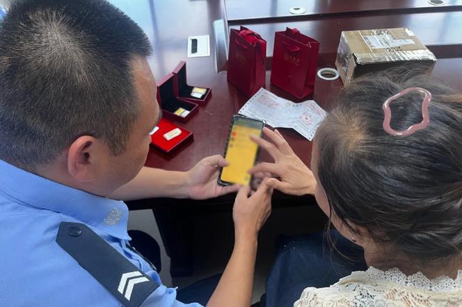 民警识破“黄金快递”洗钱套路
