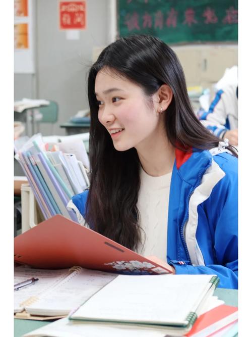 成都七中校服潮到巴黎时装周