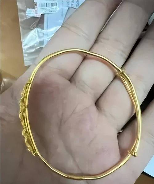 女子过安检丢了90克金手镯
