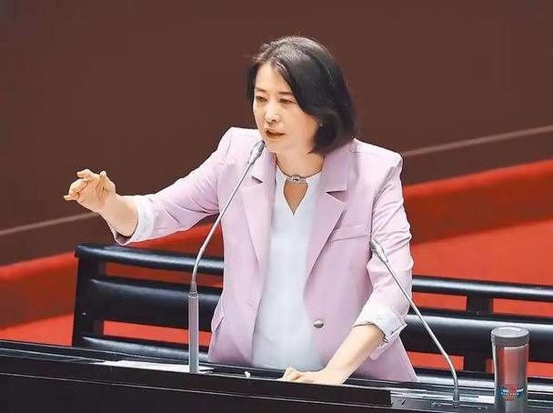 王鸿薇驳斥助理索贿指控