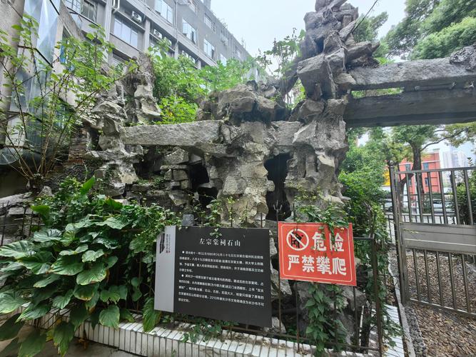 景区雕塑被指恐怖 园方:已部分拆除