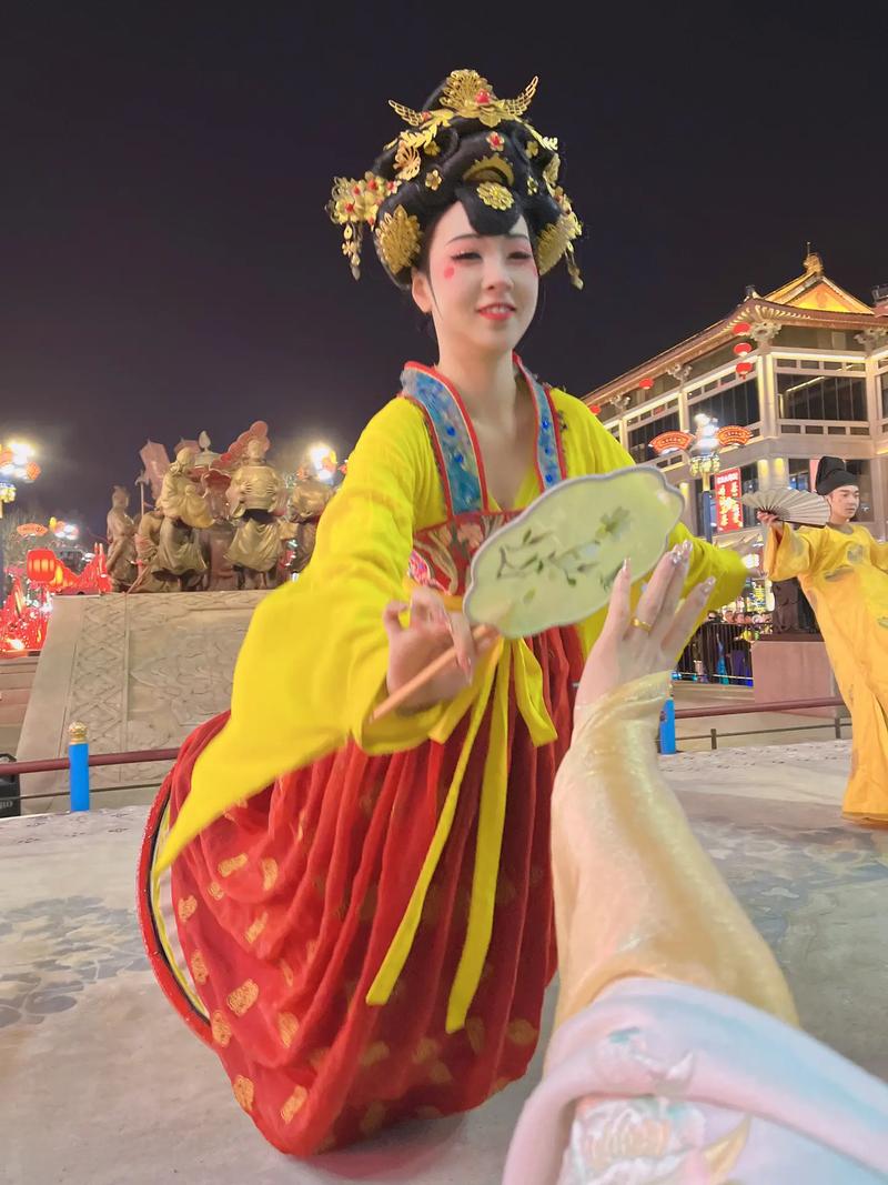 西安“不倒翁小姐姐”正式复出