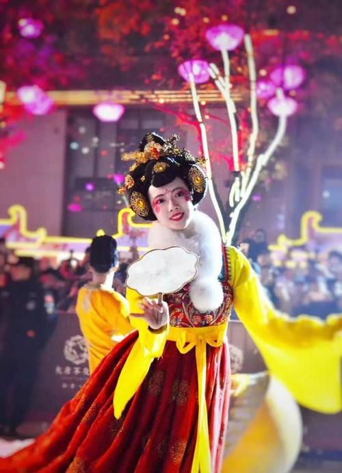 西安“不倒翁小姐姐”正式复出