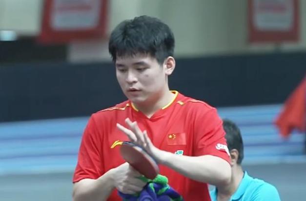 林诗栋3-0横扫黄镇廷 全场碾压对手