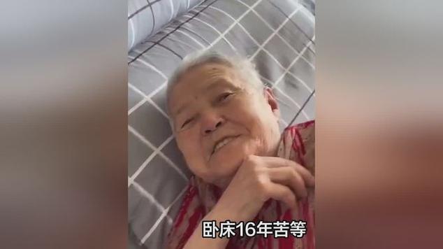 解清帅为奶奶守灵一夜未眠