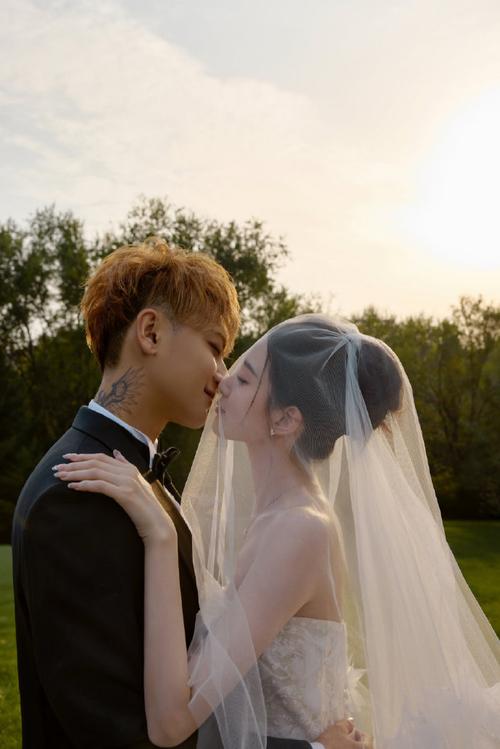 黄子韬徐艺洋晒婚纱照
