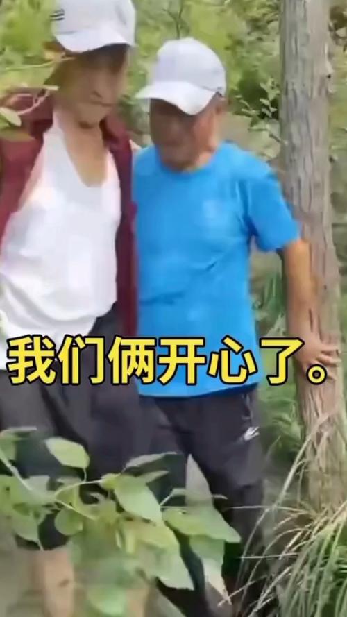 小伙带村里老人拍“夕阳红版三国”