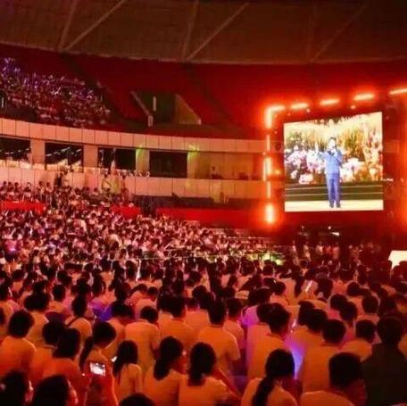 香港中环突发大火 一大楼陷入火海