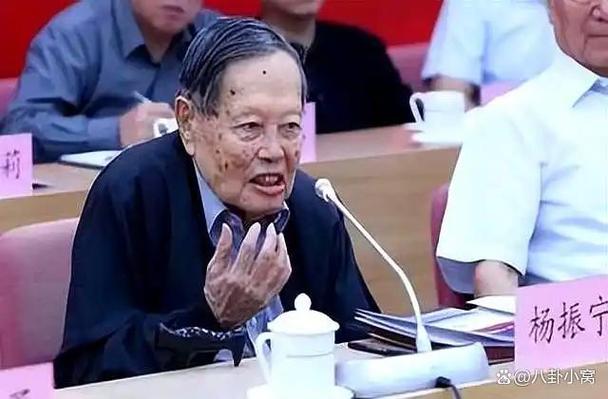 清华大学设杨振宁吊唁处