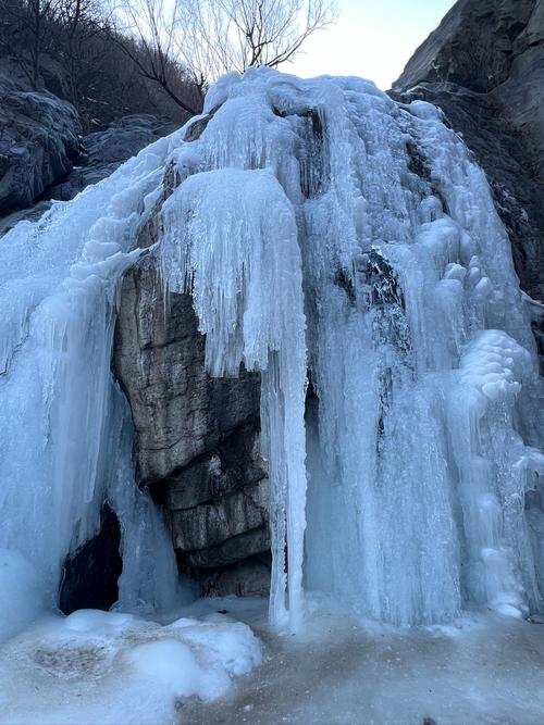 北京山区下雪了