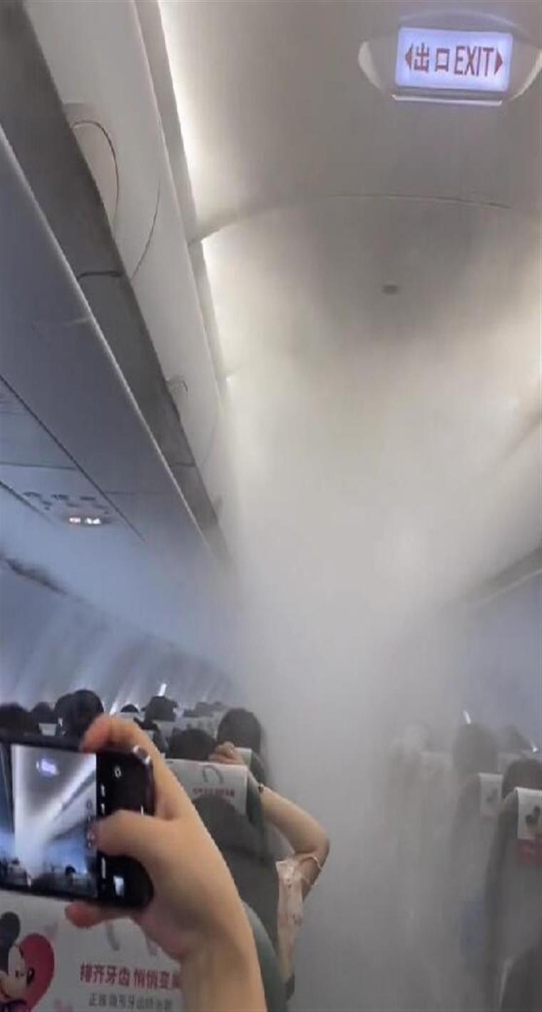 机舱起火 有旅客吸入烟雾近40分钟