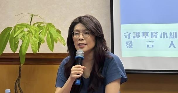 蔡正元勉励郑丽文:她任重道远