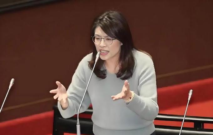 蔡正元勉励郑丽文:她任重道远