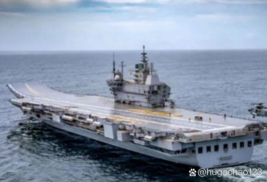 莫迪登上印度首艘国产航母