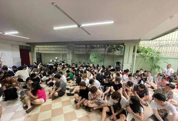 缅甸清剿电诈园区 查获30套星链设备