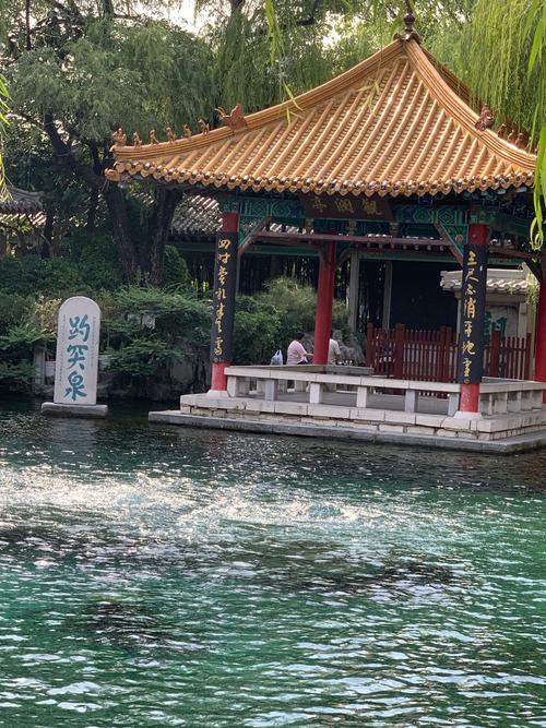 “趵突泉靠水泵才能喷涌”系谣言