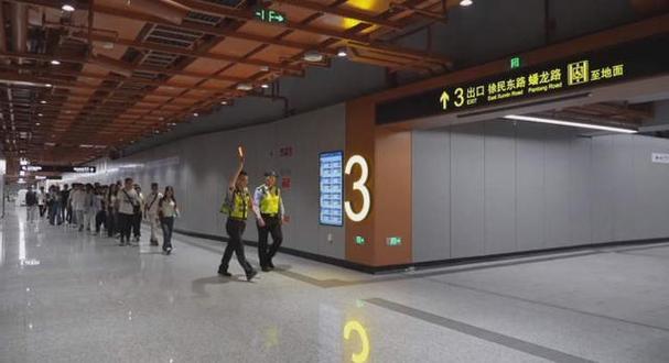 上海出租上新车型 可放6件大行李箱