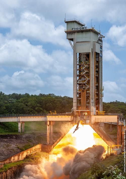 中国氢氧火箭发动机试车成功