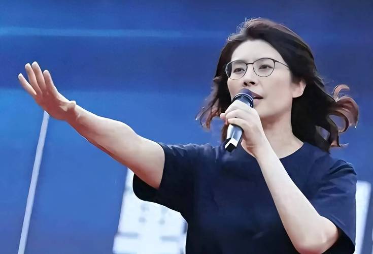 郑丽文公布首波党务人事安排