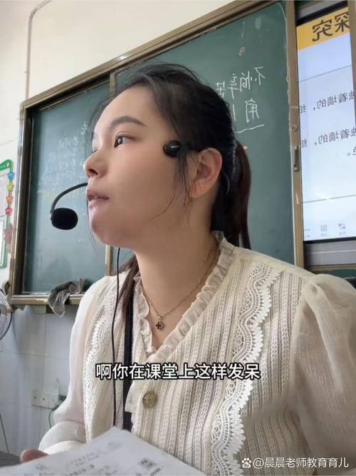 老师用喇叭喊学生起床遭居民投诉