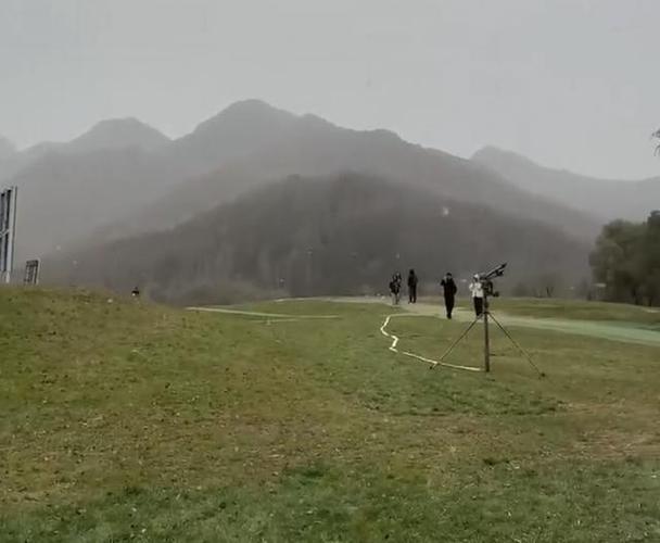 北京多区现零星小雨 山区飘雪