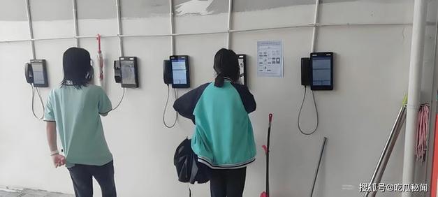 学校每人收240元电话费 收费超百万