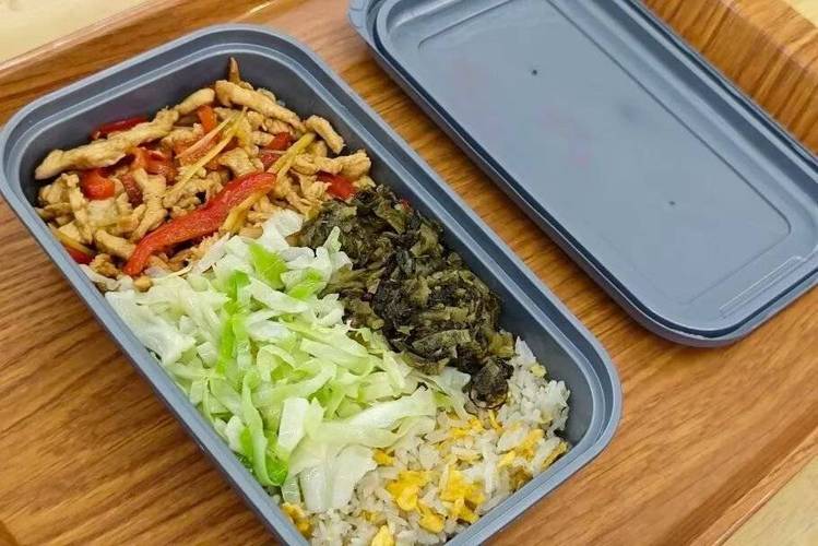 高铁推出17元盒饭:门店现炒