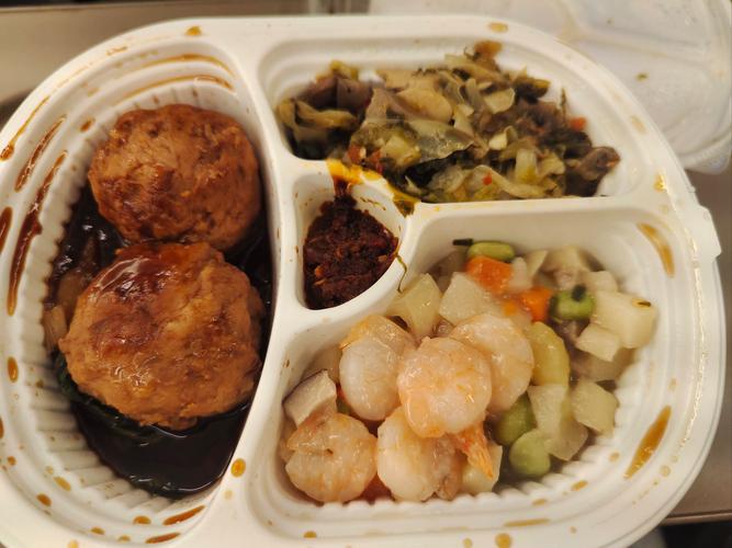 高铁推出17元盒饭:门店现炒