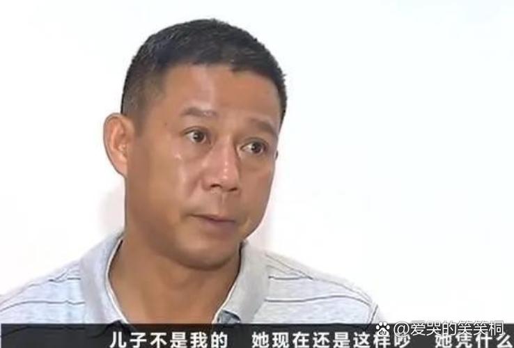 男子离婚后带7个娃全网道歉求复合