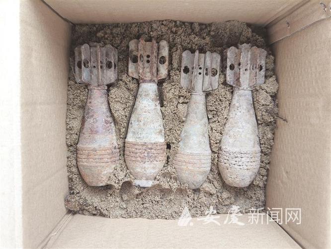 老人捡生锈炮弹淡定拿到派出所上交