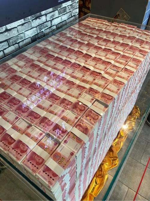 路边小货车上装过亿现金?当地回应