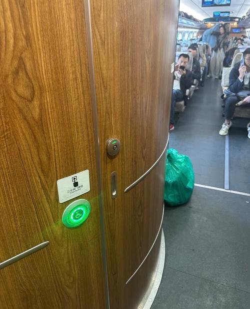 坐高铁上个厕所1万多的电脑没了