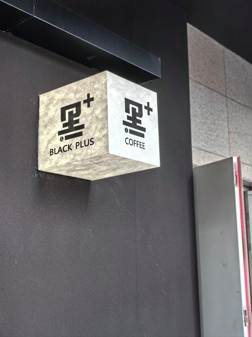 百岁老人爱喝咖啡奶茶玩坏3个iPad