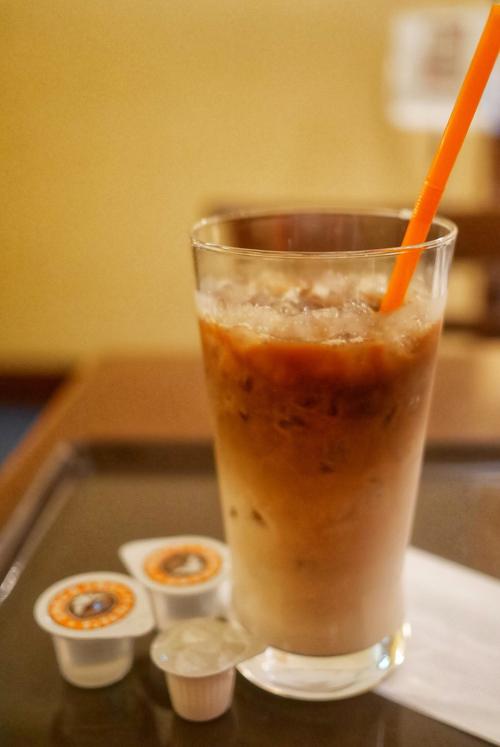 百岁老人爱喝咖啡奶茶玩坏3个iPad