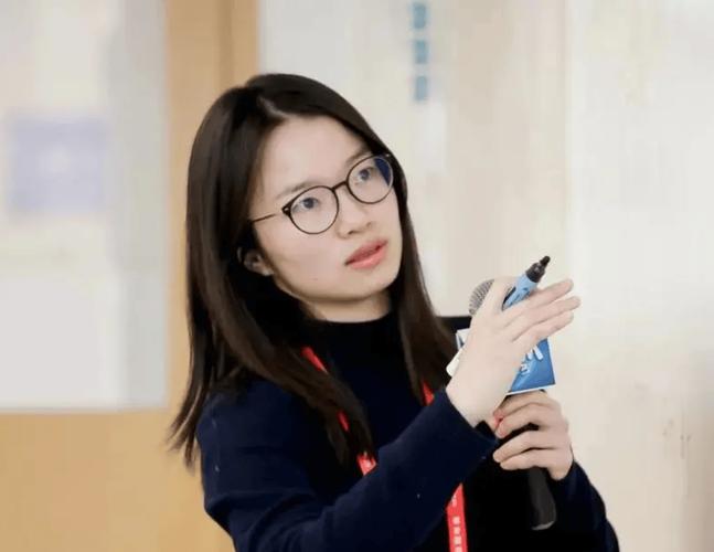 中国女数学家王虹接连斩获两项大奖