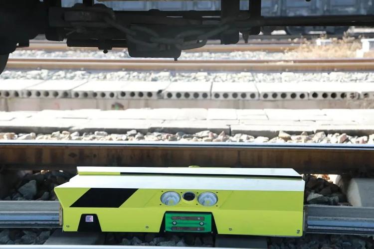 超长火车震撼再现!到底有多少节车厢