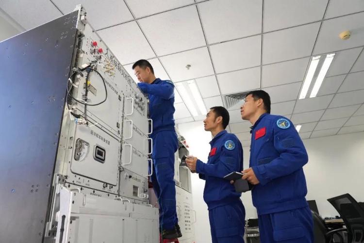 神二十一乘组地面训练曝光